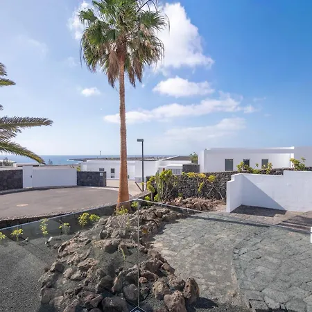 Villa Ereza Royal Family Hoopoe 115 *